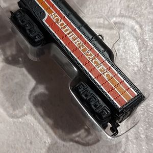 Celebrate with this beautiful Hallmark Lionel Daylight Oil Tender train 2003 new